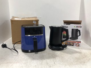 2 X ASSORTED ITEMS TO INCLUDE NINJA PERFECT TEMPERATURE KETTLE: LOCATION - D10