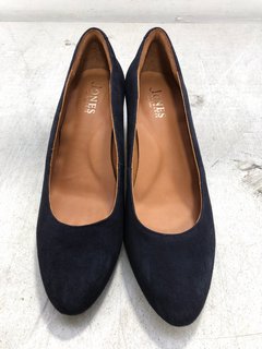 JONES BOOTMAKERS 3302 ZOEY SUEDE SLIP ON HEELS IN NAVY SIZE: 4.5: LOCATION - D13