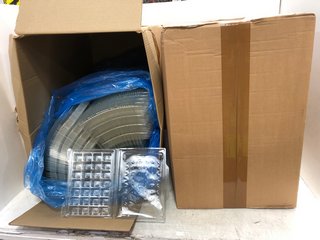 2 X BOXES OF PLASTIC SMALL HYGIENE TRAYS: LOCATION - D13