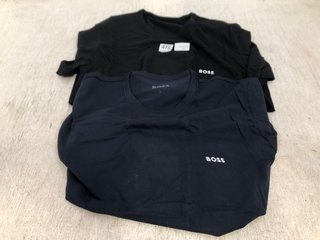 2 X HUGO BOSS MENS PLAIN TSHIRTS IN NAVY AND BLACK SIZE: L: LOCATION - D15