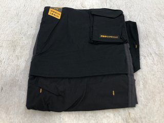 DEWALT MEMPHIS WORKWEAR TROUSERS IN BLACK SIZE: W34 X L33'': LOCATION - D15