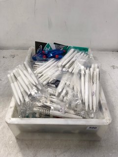 BOX OF ASSORTED STATIONARY ITEMS TO INCLUDE QTY PACKS OF ESSO LOGO PRINT PENS: LOCATION - D16