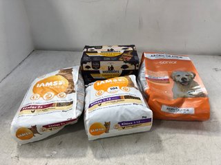 QTY OF ASSORTED PET FOOD ITEMS TO INCLUDE ARDEN GRANGE CHICKEN & RICE SENIOR DRIED DOG FOOD PACK 2KG BB: 01/25: LOCATION - D16