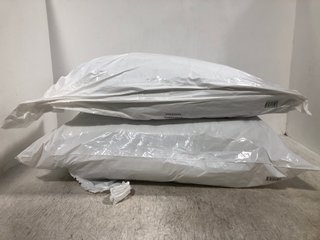 2 X MICROFIBRE BED PILLOWS IN WHITE: LOCATION - C20