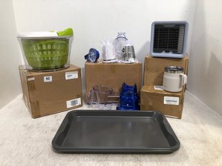 5 X ASSORTED ITEMS TO INCLUDE PERSONAL SPACE COOLER: LOCATION - D1 FRONT