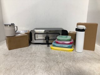 4 X ASSORTED ITEMS TO INCLUDE 2 X SET OF 2 INSULATED MUGS IN OFF WHITE: LOCATION - D1