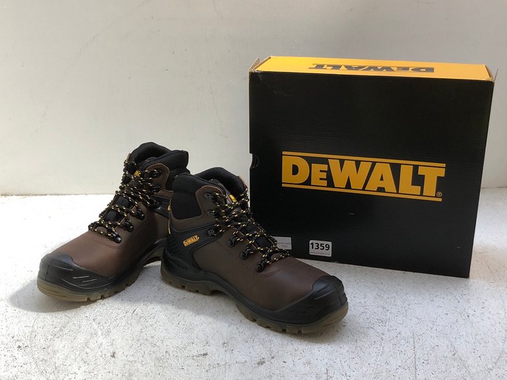 John Pye Auctions MENS DEWALT NEWARK SAFETY BOOTS IN BROWN UK SIZE