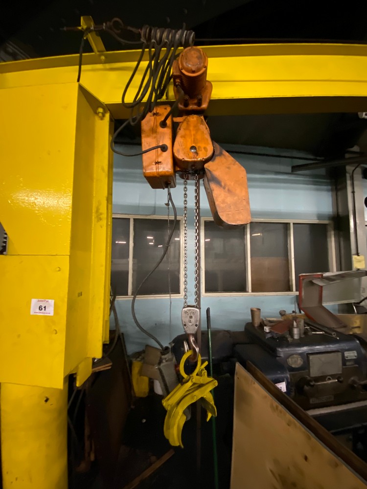 John Pye Auctions 4M RADIUS PILLAR JIB CRANE WITH PENDANT CONTROLLED ELECTRIC CHAIN HOIST