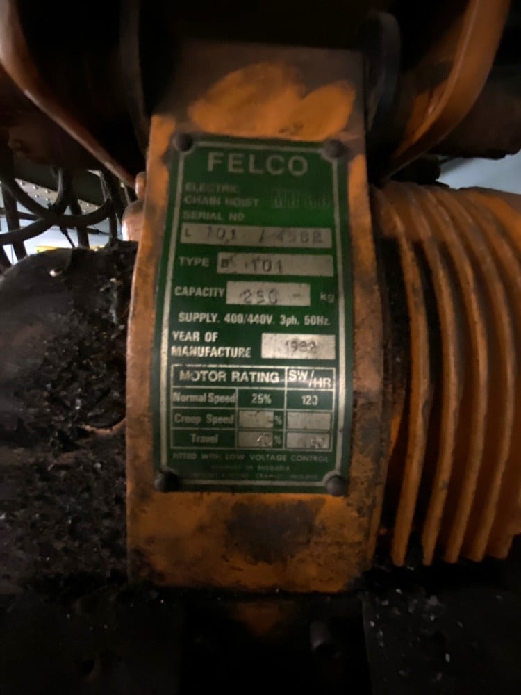 John Pye Auctions 4M RADIUS PILLAR JIB CRANE WITH PENDANT CONTROLLED