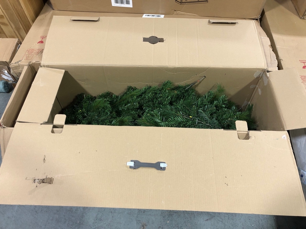 John Pye Auctions JOHN LEWIS NEWINGTON PRELIT CHRISTMAS TREE 7FT TO