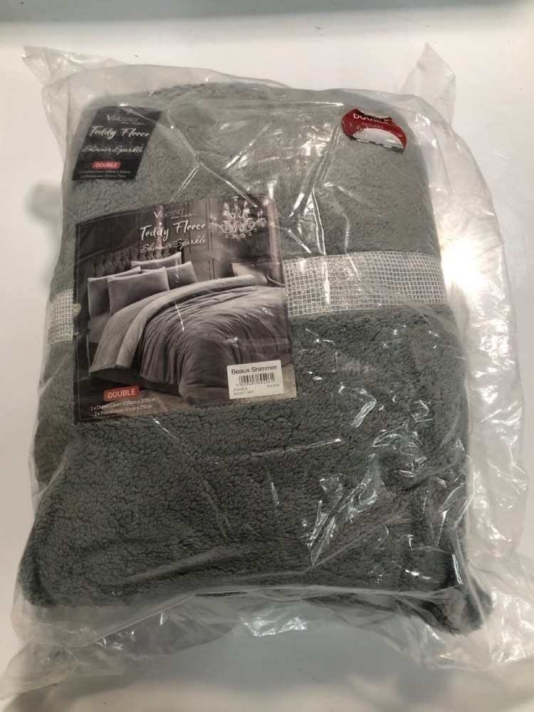 John Pye Auctions VELOSSO BEAUX SHIMMER TEDDY FLEECE DOUBLE DUVET SET