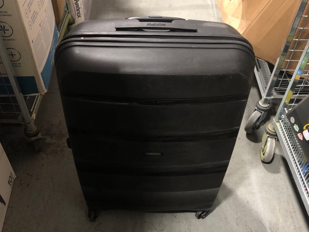John Pye Auctions AMERICAN TOURISTER LARGE HARD SHELL SUITCASE IN BLACK ( ROW 2 ) (DELIVERY ONLY)