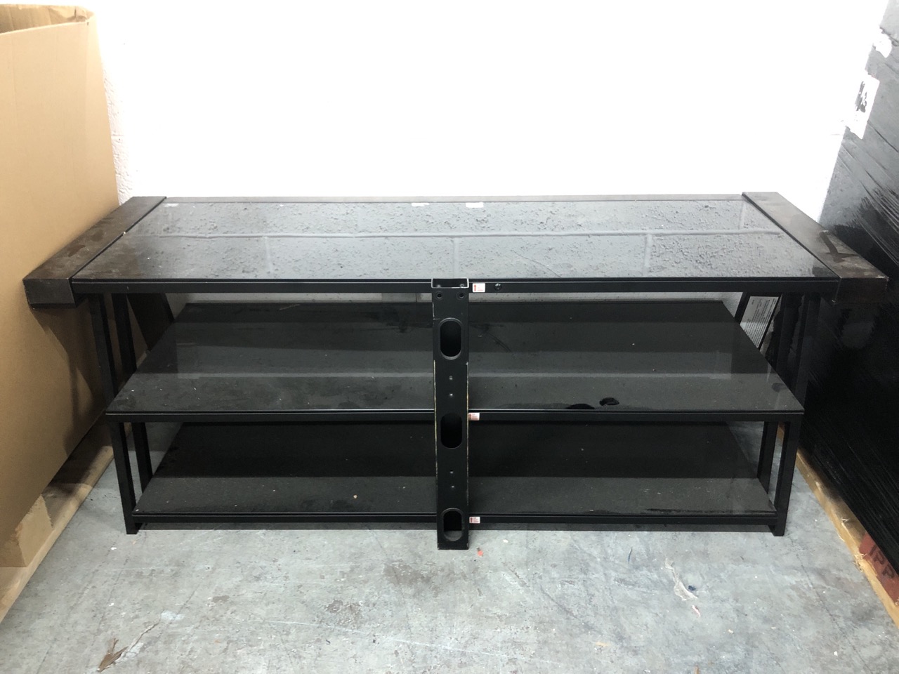 John Pye Auctions WOODEN TV UNIT WITH GLASS SHELVES