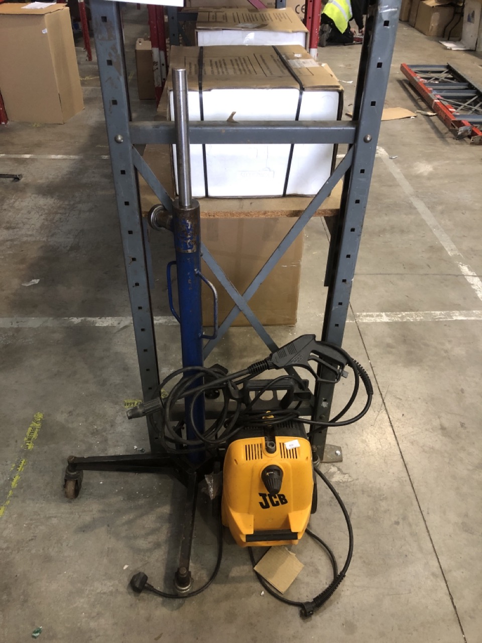John Pye Auctions JCB POWER WASH + ENGINE JACK LOCATION FLOOR