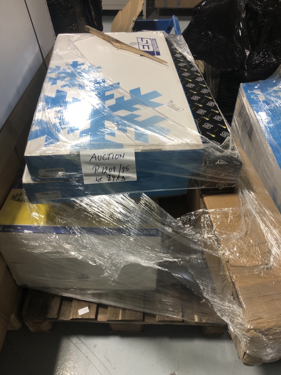 John Pye Auctions PALLET OF ASSORTED CAR PARTS TO INCLUDE VAUXHALL