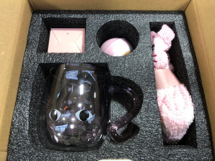 John Pye Auctions QTY OF ASSORTED ITEMS TO INCLUDE HARLEY STREET CARE