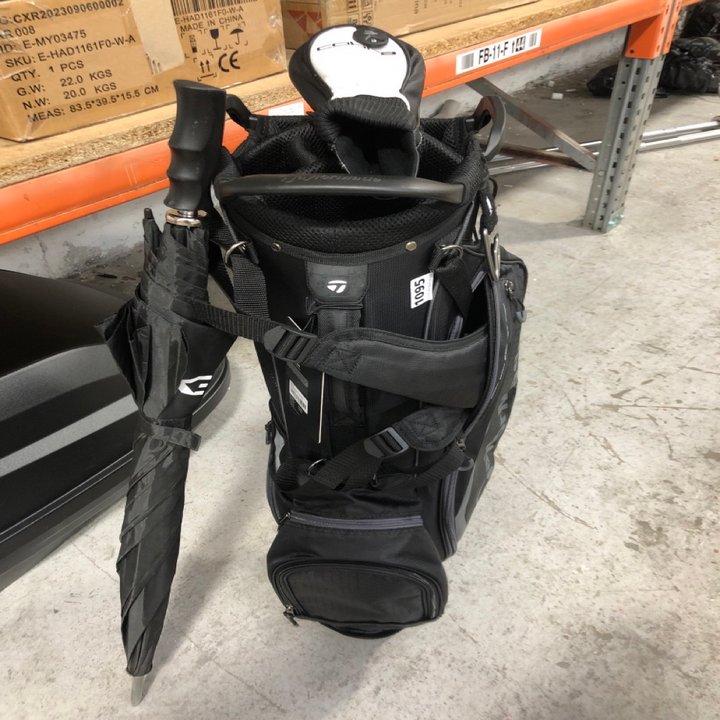 John Pye Auctions TAYLORMADE DRYPOCKET GOLF BAG TO INCLUDE LEXUS
