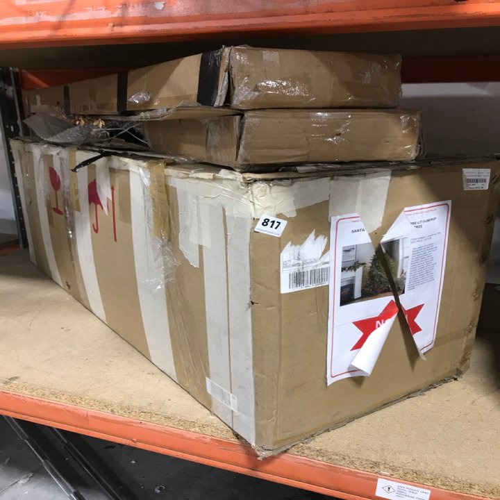 John Pye Auctions QTY OF ASSORTED CHRISTMAS ITEMS TO INCLUDE SANTA'S