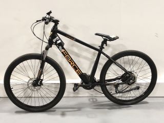 VITESSE FORCE E-MOUNTAIN BIKE IN BLACK/ORANGE RRP £1,200 - NO BATTERY OR CHARGER, DAMAGED SCREEN - VIEWING ADVISED