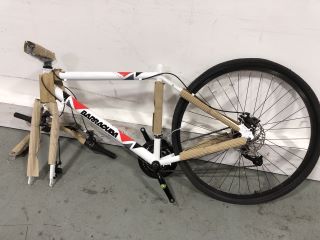 BARRACUDA HYDRUS MENS COMMUTER BIKE IN WHITE RRP £220 - ITEM INCOMPLETE - NO FRONT WHEEL, SEAT OR PEDALS - VIEWING ADVISED