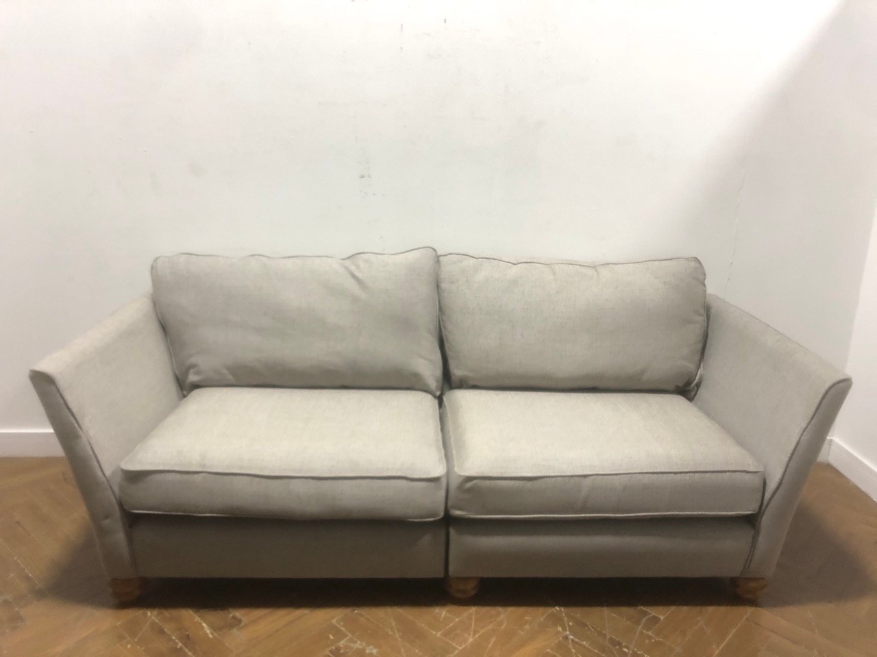 John Pye Auctions OAK FURNITURE LAND GAINSBOROUGH 4 SEATER SOFA IN