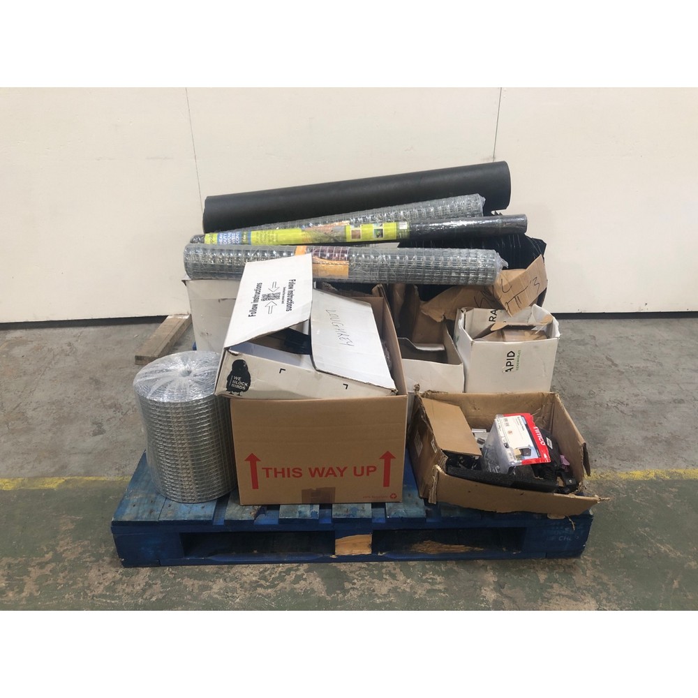 John Pye Auctions QUANTITY OF ASSORTED ITEMS TO INCLUDE WIRE NETTING