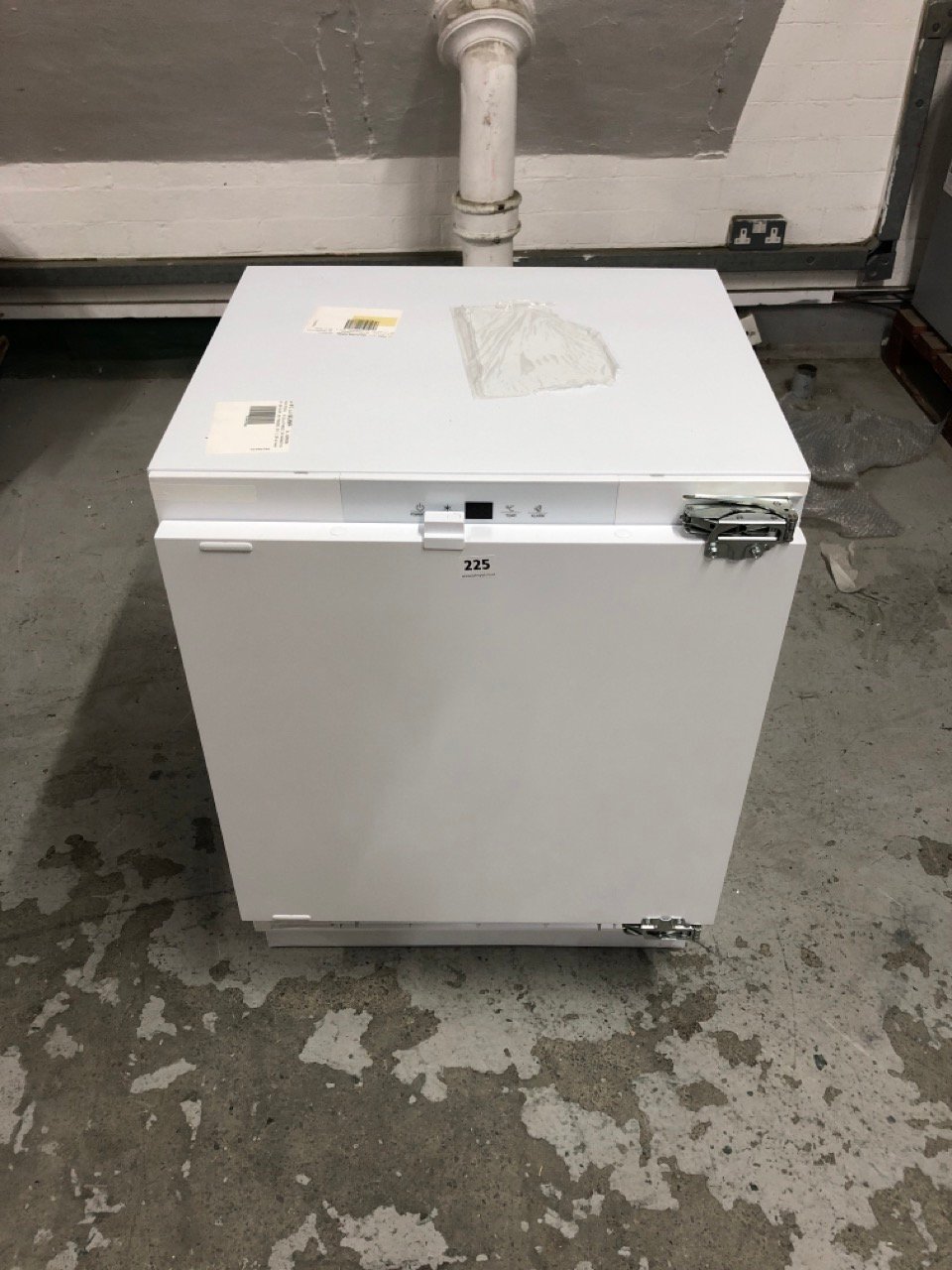 John Pye Auctions LOGIK INTEGRATED UNDERCOUNTER FREEZER MODEL LIF60W23