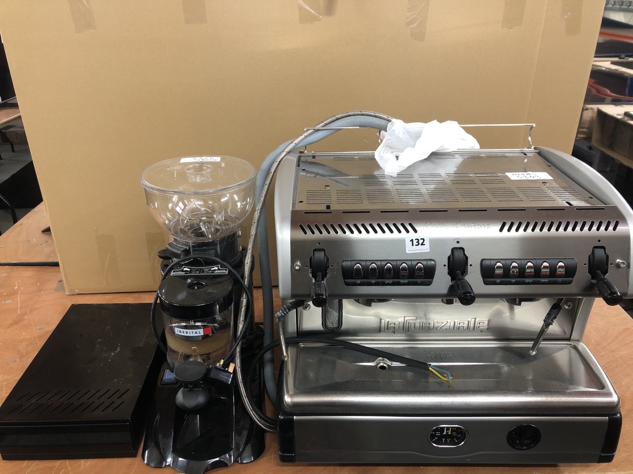 John Pye Auctions LA SPAZIALE COFFEE MACHINE & IBERITAL COFFEE GRINDER