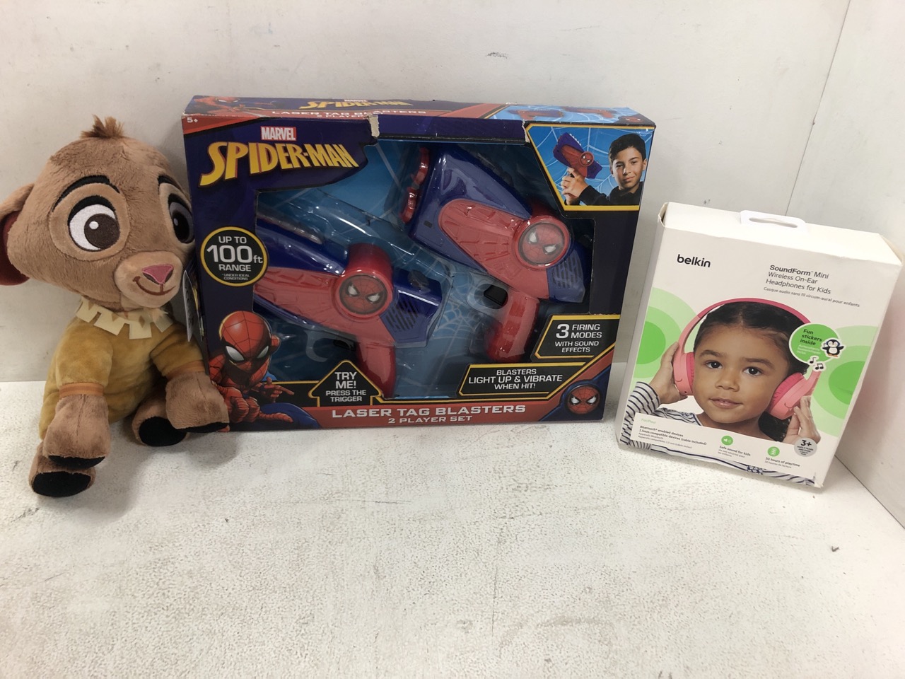 John Pye Auctions 12X TOYS TO INCLUDE BELKIN SOUNDFORM MINI WIRELESS