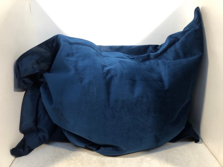 John Pye Auctions EXTRA LARGE LUXURIOUS VELVET SQUASHY