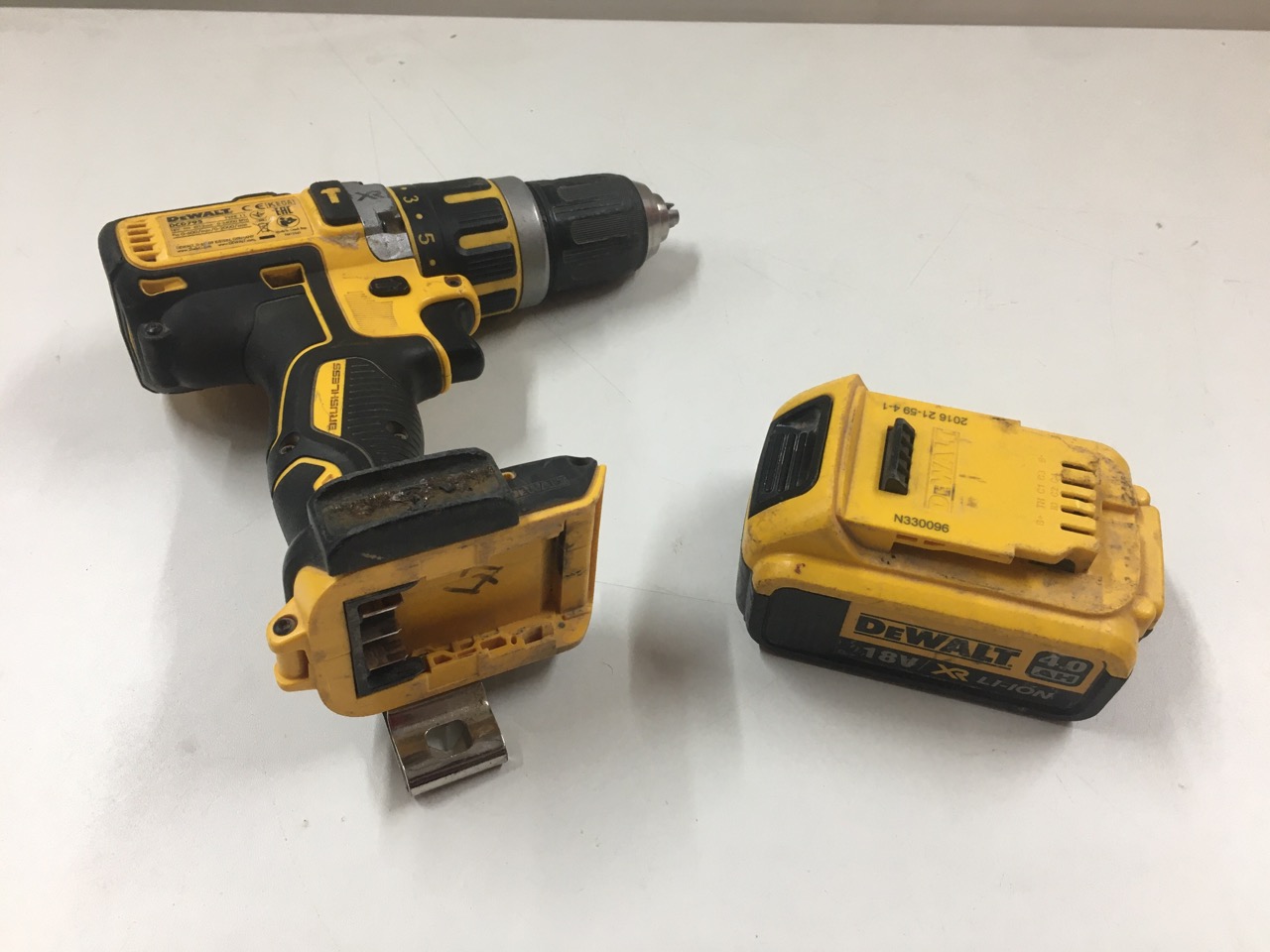 John Pye Auctions DEWALT DCD795 DRILL (WITH BATTERY, NO CHARGER)