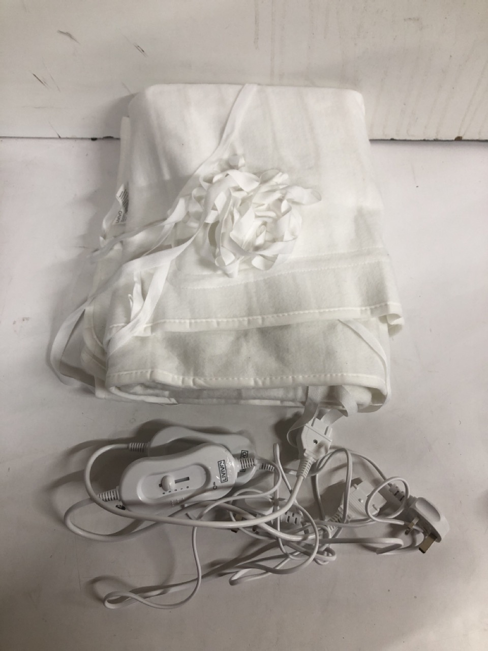 John Pye Auctions LIVIVO DUALCONTROL ELECTRIC UNDER BLANKET