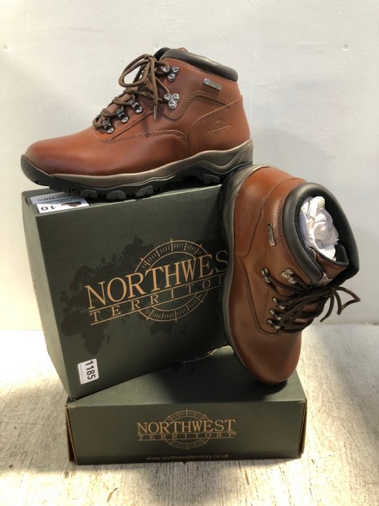 John Pye Auctions 2 X NORTHWEST TERRITORY INUVIK BOOTS IN BROWN UK