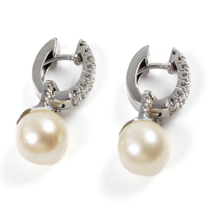 18K White 1.00ct Natural Diamond with South Sea Pearl Earrings, 3cm, 11.6g. Colour F, Clarity VS1.  Auction Guide: £1,350-£1,850 (VAT Only Payable on Buyers Premium)