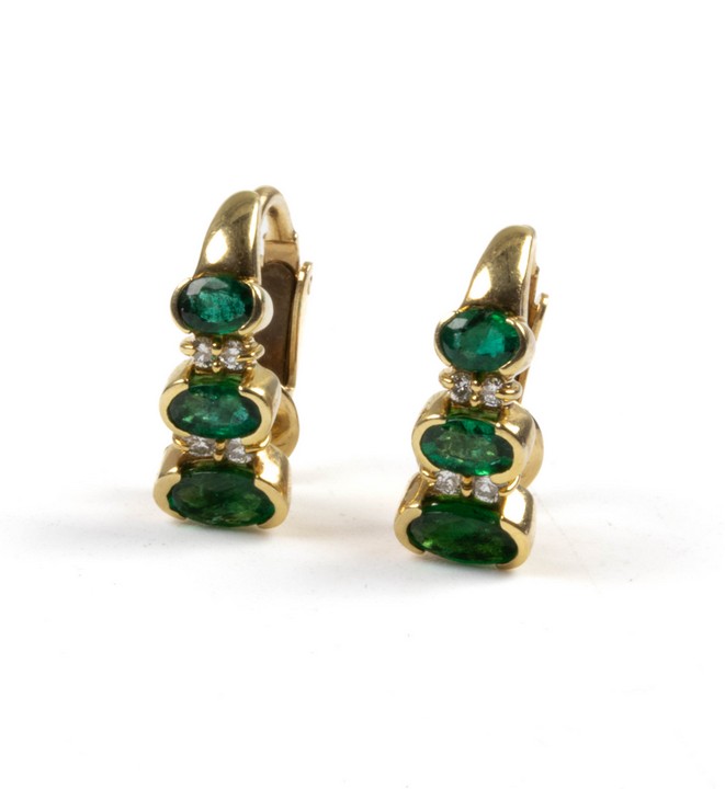 14K Yellow 2.20ct Emerald and 0.16ct Diamond Clip-on Pair of Earrings, 1.5cm, 5.2g.  Auction Guide: £500-£700 (VAT Only Payable on Buyers Premium)