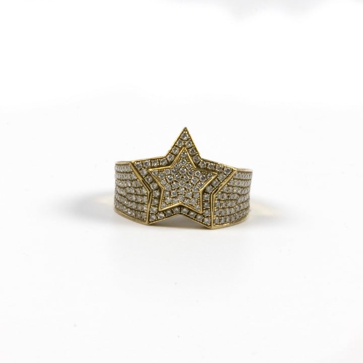 9K Yellow 1.60ct Diamond Pavé Star Band Ring, Size R, 7.3g (VAT Only Payable on Buyers Premium)
