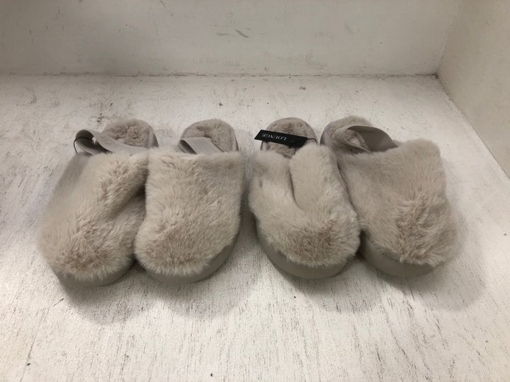 John Pye Auctions - 2 X LOUNGE SIGNATURE SLIPPERS IN PEARL SIZE: L ...