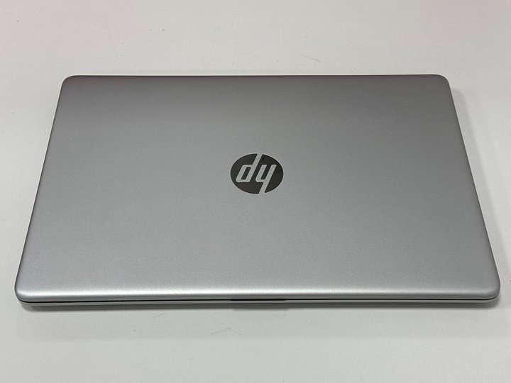 John Pye Auctions HP 15SFQ2039NA 128 GB LAPTOP IN SILVER (WITH BOX