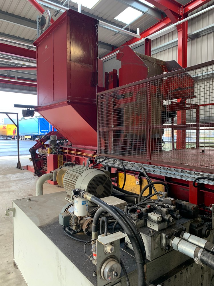 John Pye Auctions 2014 GODSWILL AUTOMATIC BALING PRESS GB1108F2204B