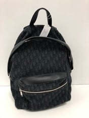 DIOR, RIDER BACKPACK BLACK OBLIQUE JACQUARD CANVAS BACKPACK WITH BLACK CANVAS. ITEM TO INCLUDE CARD WITH AN ESTIMATED SIZE OF 30*42*15CM (ITEM INCLUDES A CERTIFICATE OF AUTHENTICITY) AAY3128