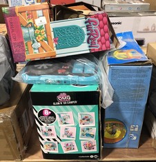 QUANTITY OF ASSORTED ITEMS TO INCLUDE OMG GLAM N GO CAMPER SET