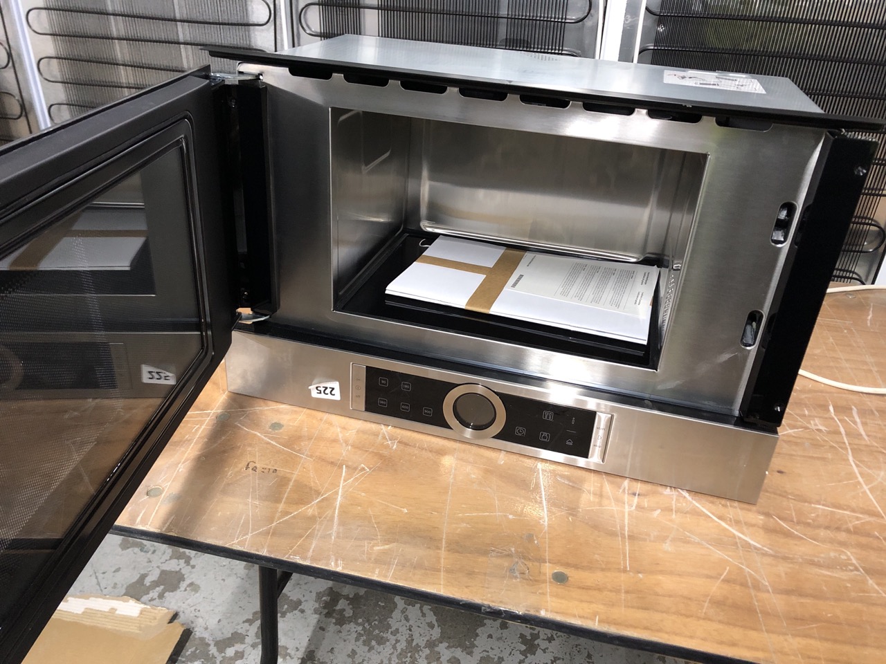 John Pye Auctions BOSCH BUILTIN MICROWAVE MODEL BFL523MS0B