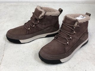 THE NORTH FACE WOMENS SIERRA MID LACE WATERPROOF BOOTS IN DEEP TAUPE/WILD GINGER - SIZE UK7.5 - RRP £145: LOCATION - BOOTH