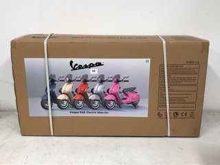 RIIROO VESPA 946 LICENSED 12V BATTERY ELECTRIC RIDE-ON MOTORBIKE SCOOTER IN WHITE - MODEL VES-946-WHI - RRP £169: LOCATION - BOOTH