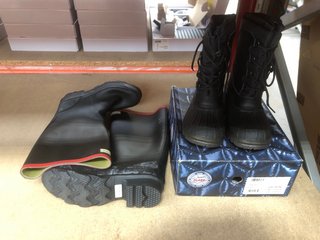 PAIR OF OLANG CANADIAN BOOTS IN BLACK - UK 2.5/3.5 TO ALSO INCLUDE PAIR OF ARGYLL FULL KNEE WELLIES IN BLACK - UK 7: LOCATION - BR1