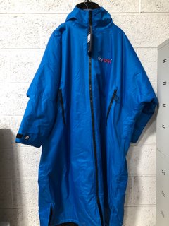 DRYROBE ADVANCE LONG SLEEVE CHANGING ROBE IN COBALT BLUE - UK XL - RRP £169.99: LOCATION - E0