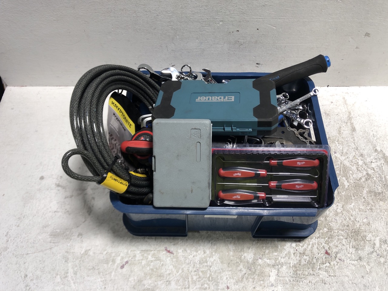 John Pye Auctions 1 X BOX OF ASSORTED BIKE TOOLS TO INCLUDE ERBAUER 1