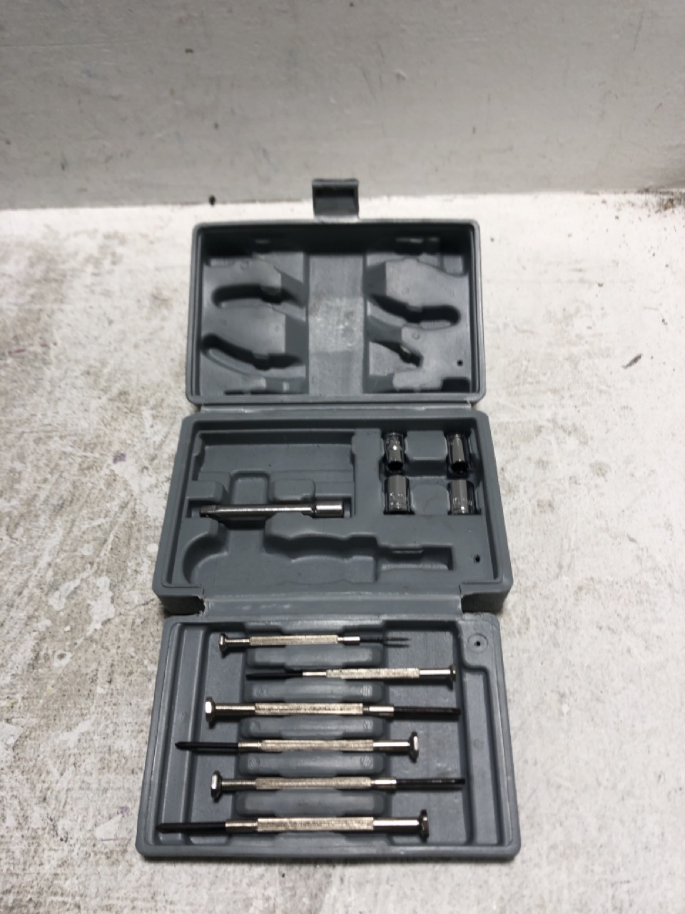 John Pye Auctions 1 X BOX OF ASSORTED BIKE TOOLS TO INCLUDE ERBAUER 1