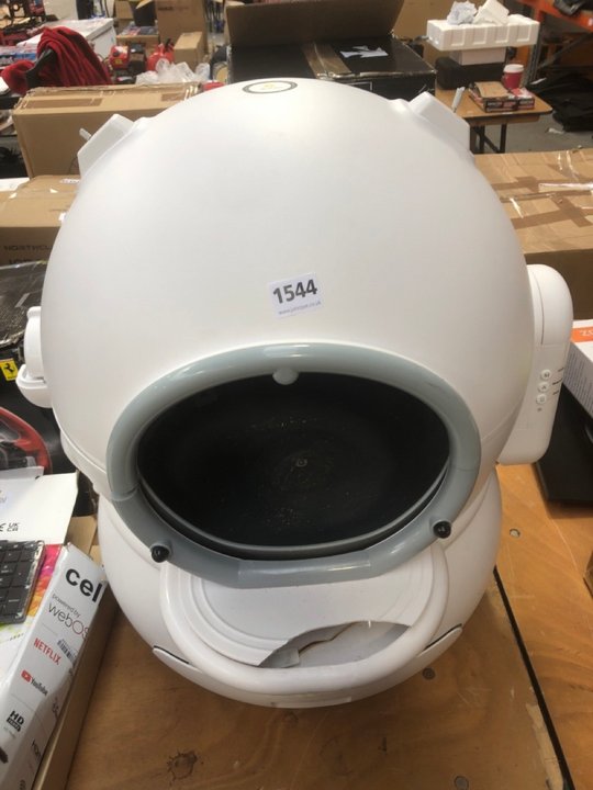 John Pye Auctions QJM SELF CLEANING CAT LITTER BOX IN WHITE RRP £