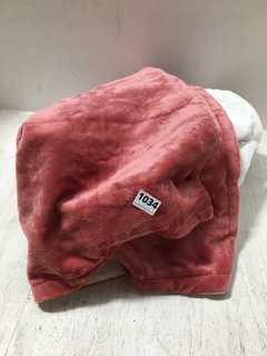 PINK ELECTRIC OVERBLANKET: LOCATION - BR16